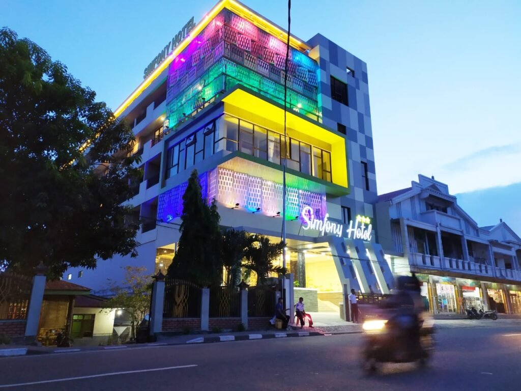 Tampak depan Simfony Hotel Alor