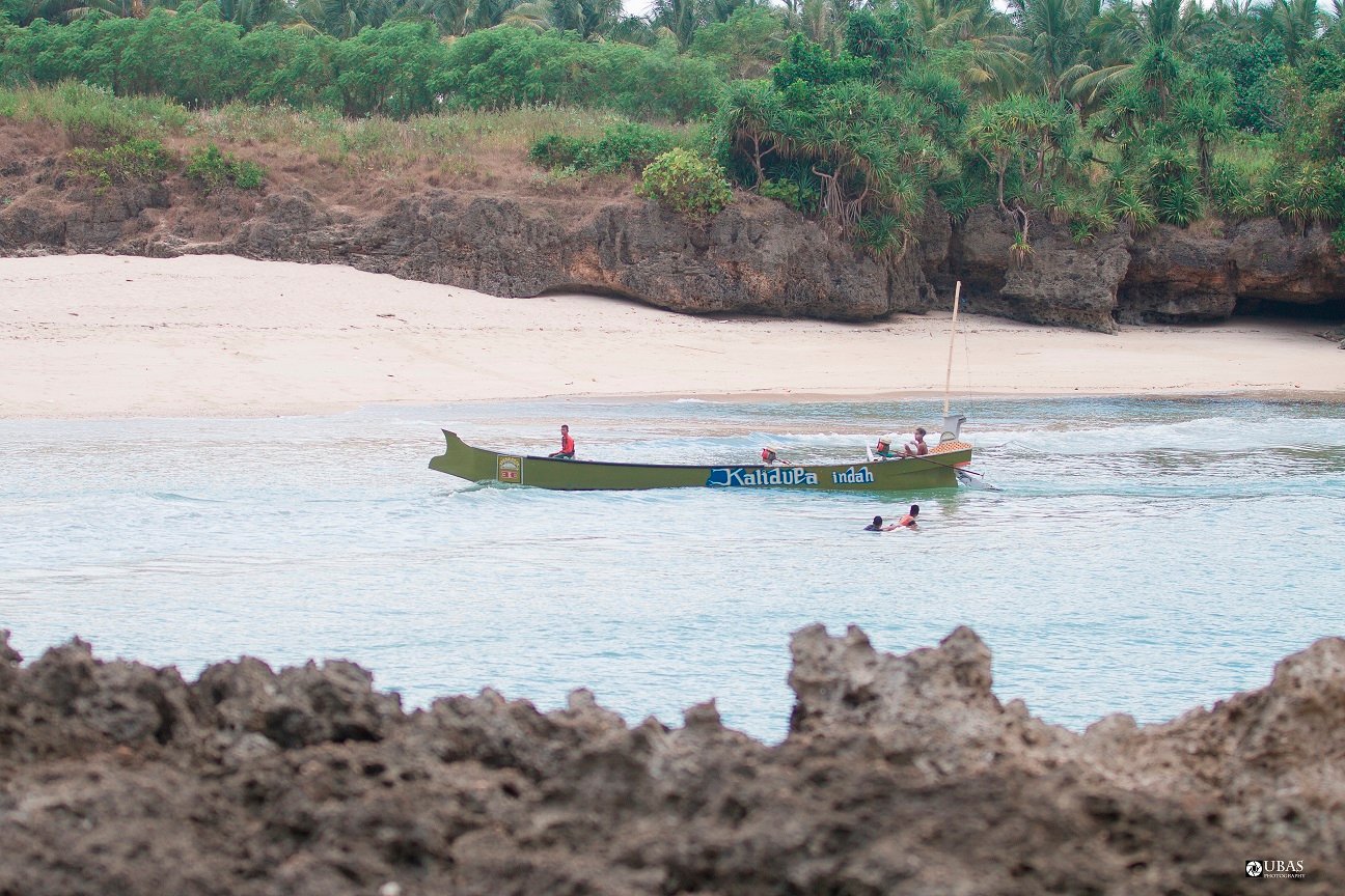 Pesona Pantai Pero Perahu Nelayan pulang dari Laut