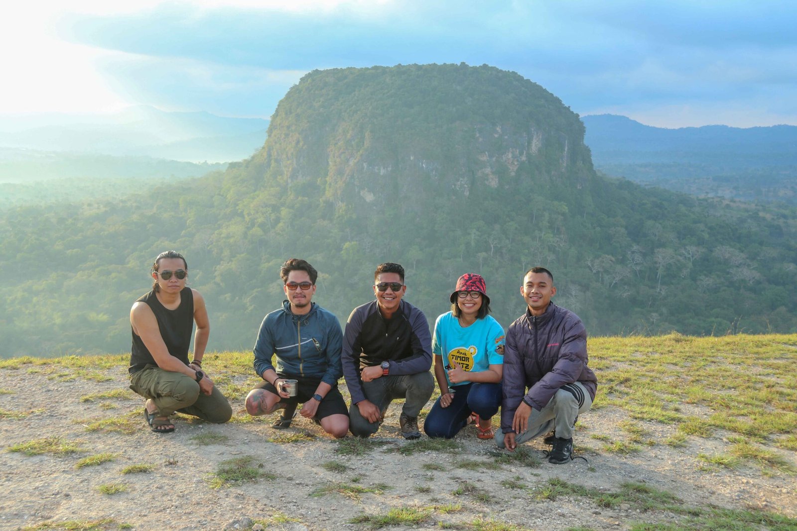 Timor Expedition - Cara baru memperkenalkan Nusa Tenggara Timur Timor Expedition Berpose Di Fatuko Scaled