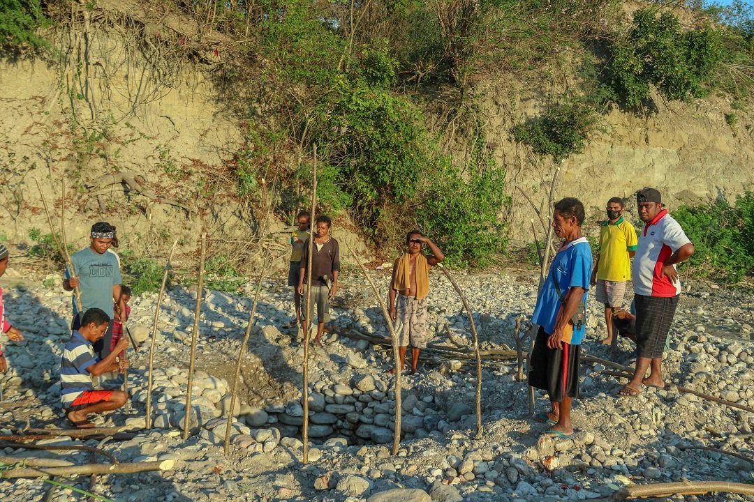 Timor Expedition - Cara baru memperkenalkan Nusa Tenggara Timur Timor Expedition saat bertemu warga sekitar Fatukoa