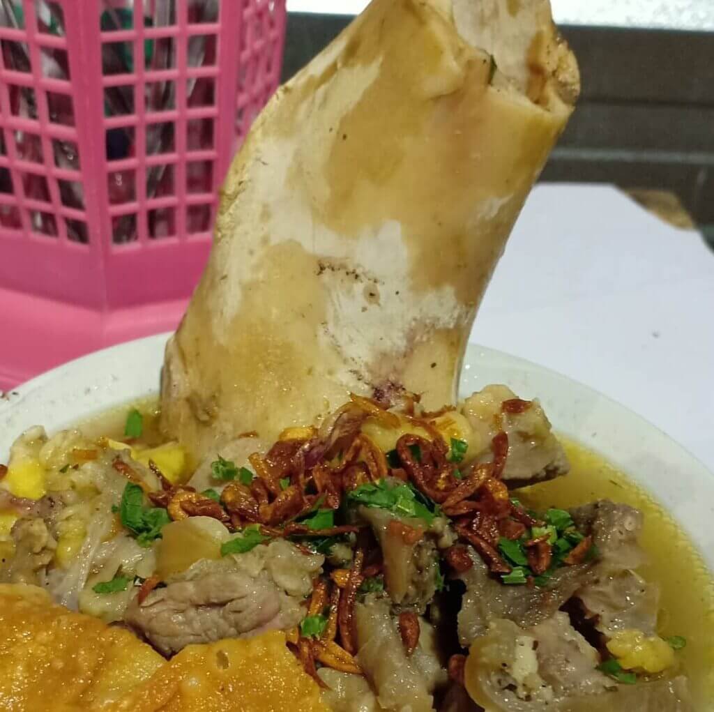 Semangkuk bakso sumsum di Atambua