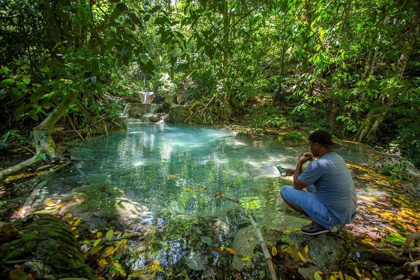 Lepas Gerah Waingapu di Pandjilu Watu Adhyt Sa nongrong di Kolam Pandjilu Watu
