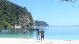 Pantai Batu Putih Alor