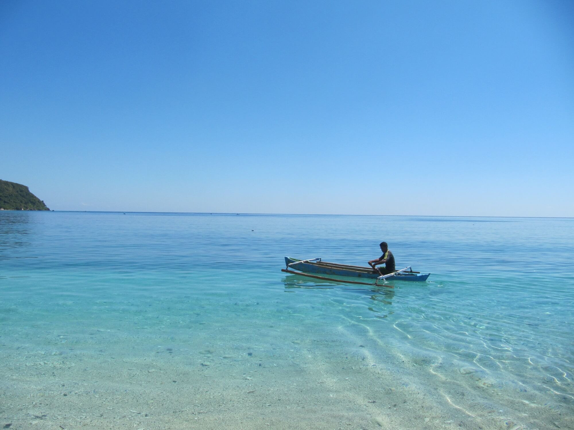 Pantai Batu Putih Kabupaten Alor