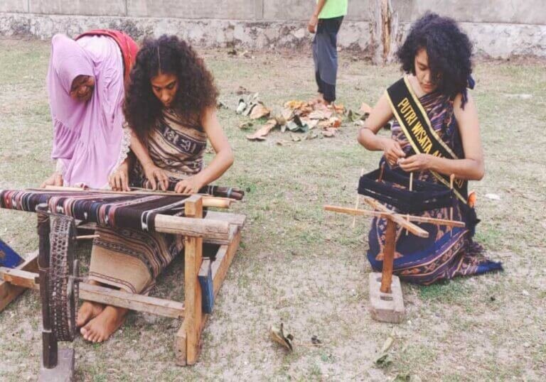 Tenun Ikat Pulau Ternate