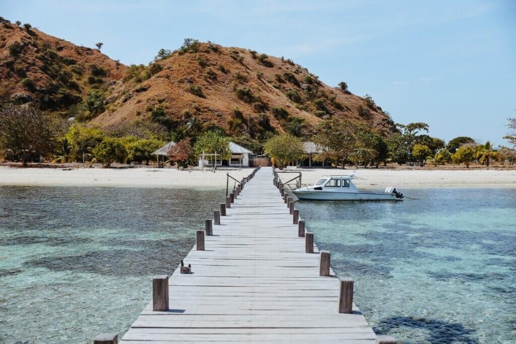 Dermaga menuju kawasan pesisir dan perbukitan Labuan Bajo