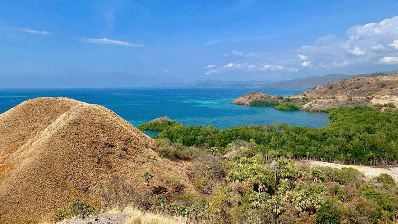 Menikmati Keindahan Labuan Bajo: 3 Bukit yang Harus Dikunjungi Bukit Amelia Sea Labuan Bajo
