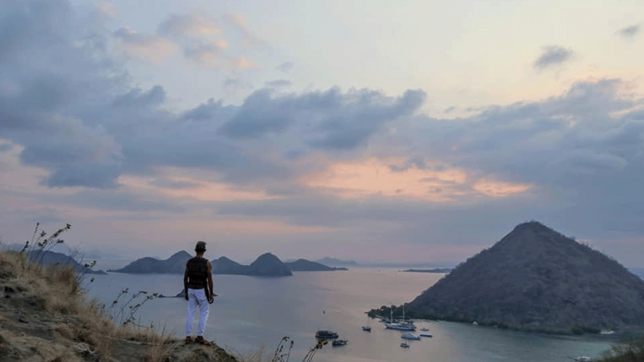 Bukit Sylvia: Keindahan Tersembunyi di Balik Pesona Pantai dan Komodo di Labuan Bajo Bukit Sylvia Keindahan Tersembunyi Di Balik Pesona Pantai Dan Komodo Di Labuan Bajo 02