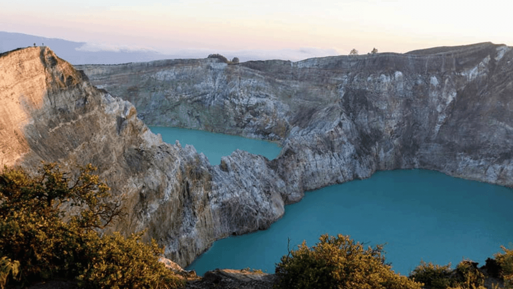Siap Solo Traveling ke NTT? 2 Danau Kalimutu di Ende