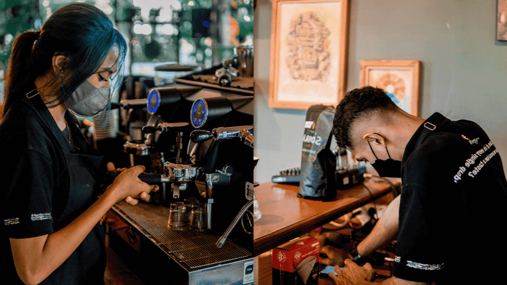 Menyiapkan kopi di Sombra Coffee Kupang