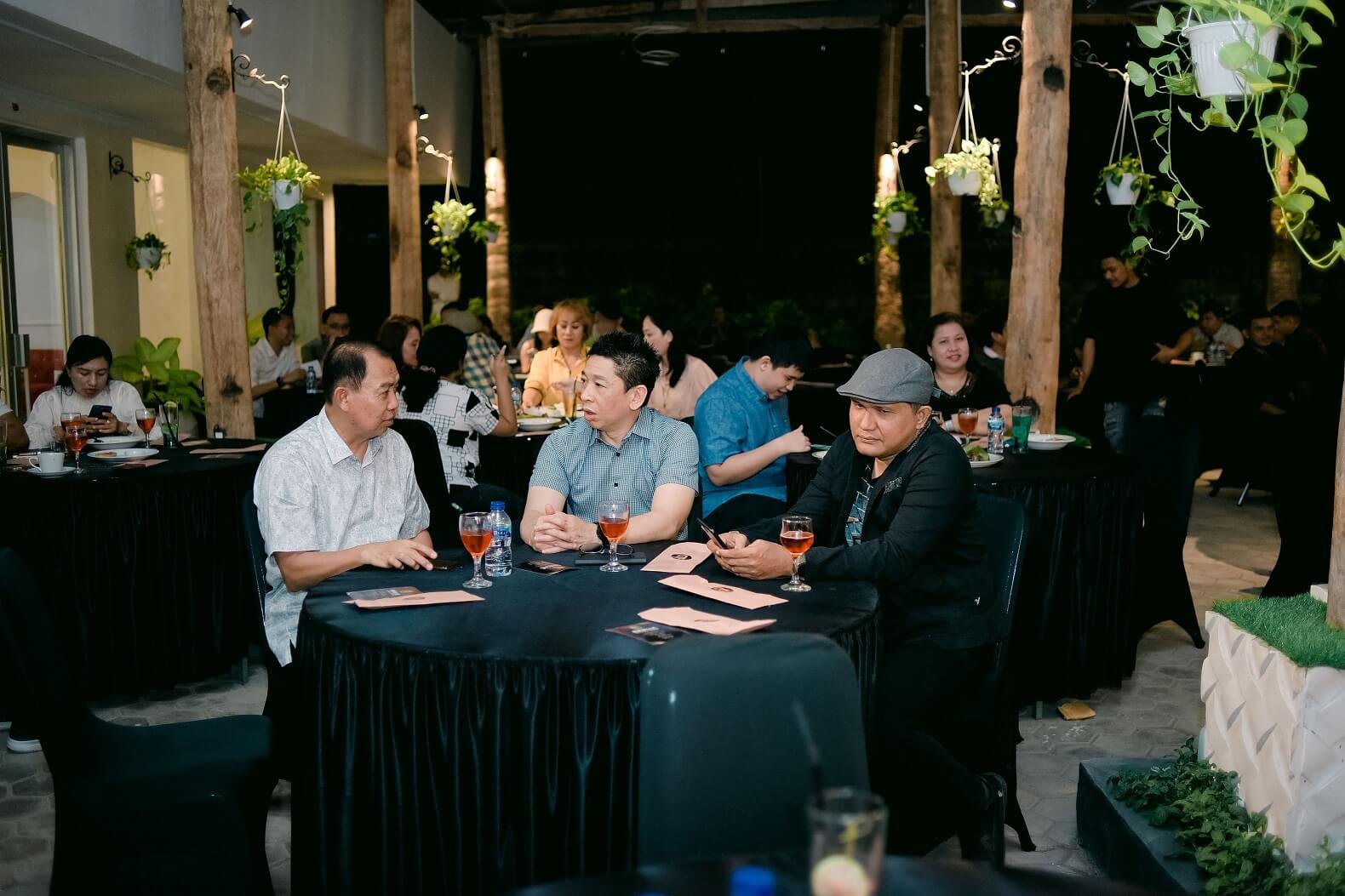 Suasana pengunjung Brielle Kitchen & Lounge