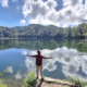 Gambar 9 - Yadi mengekspresikan kekagumannya pada kemegahan alam Danau Ranamese