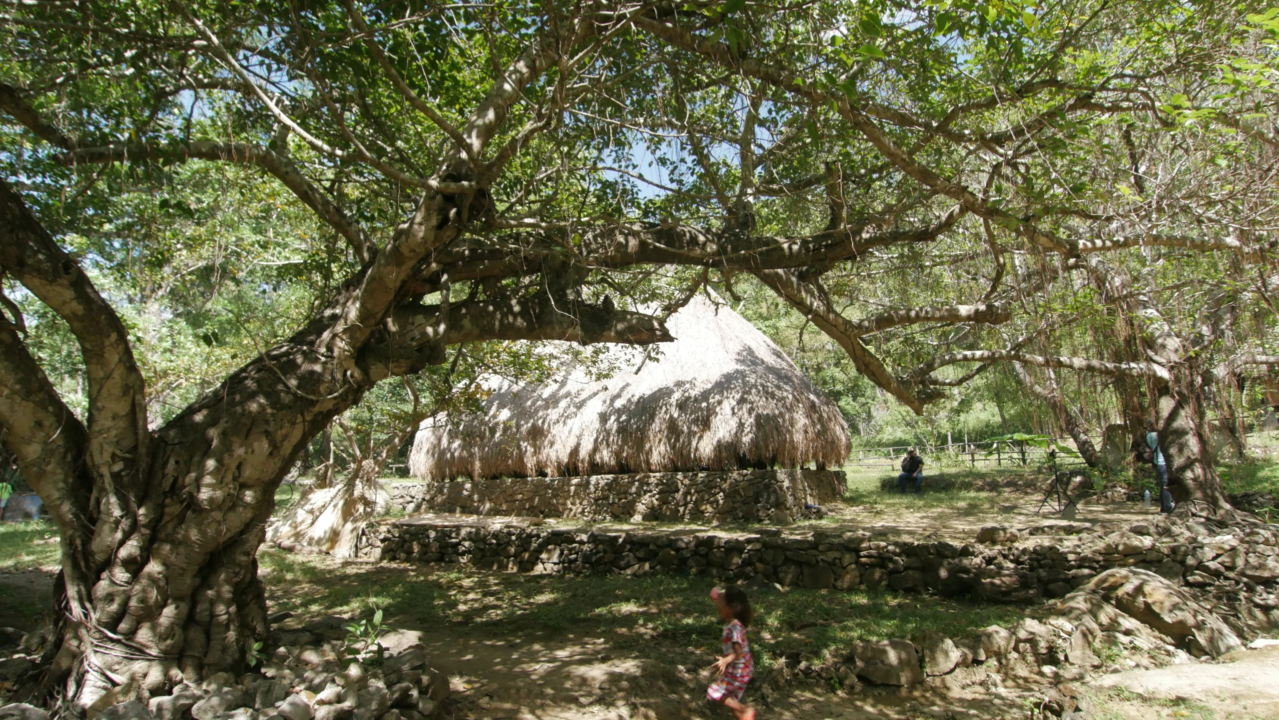 Lingkungan Kampung Adat Matabesi
