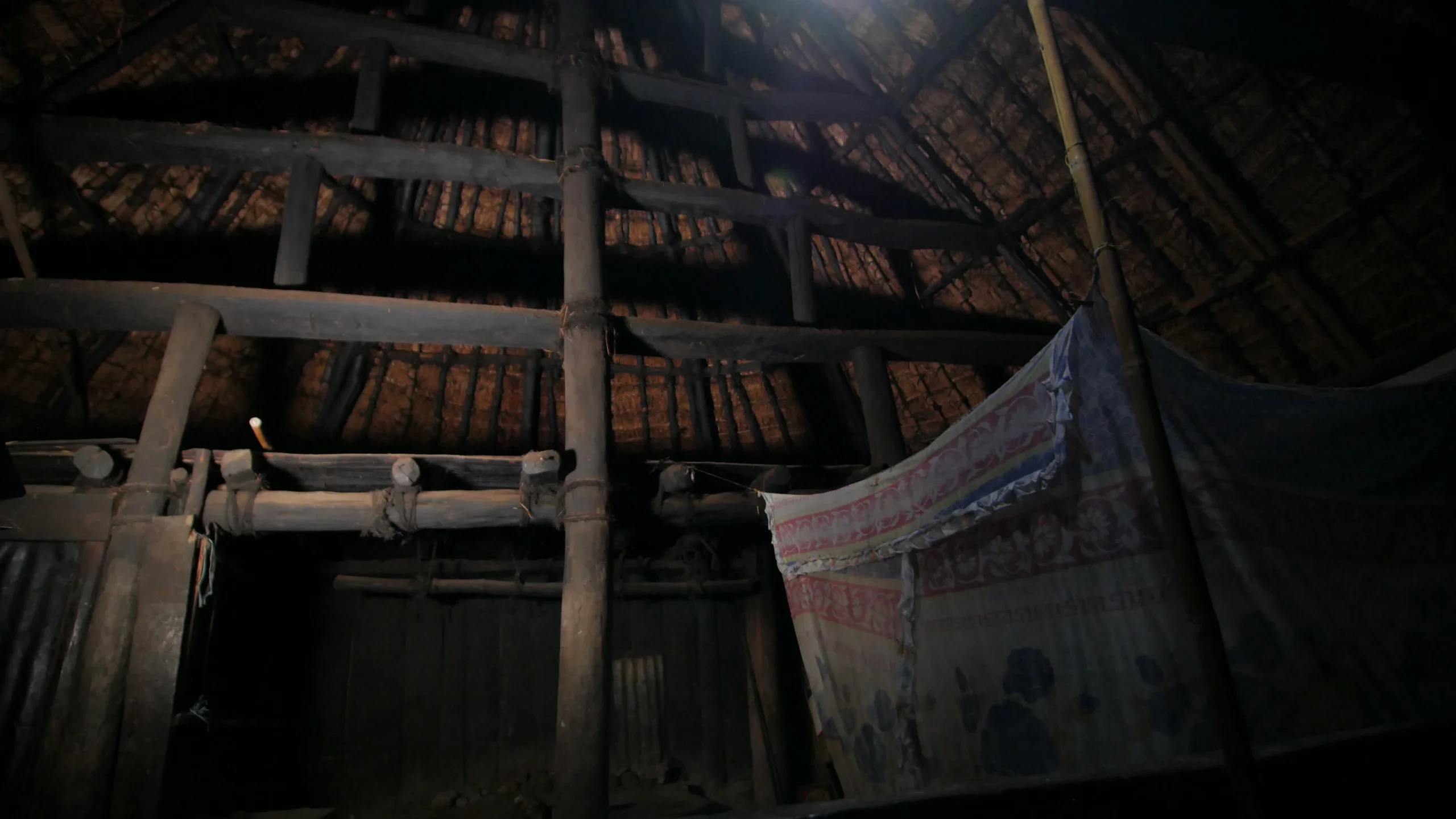 Ruang dalam rumah adat di Kampung Dirun