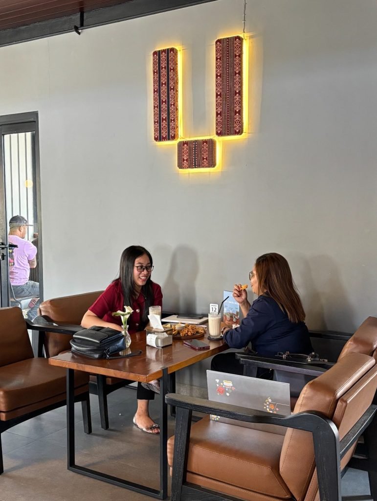 Ruang duduk di Umera Kofie