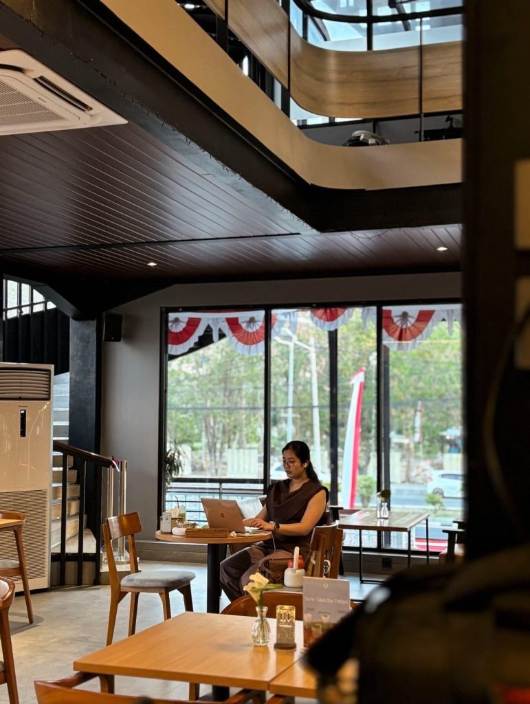 Suasana interior Umera Kofie Kupang