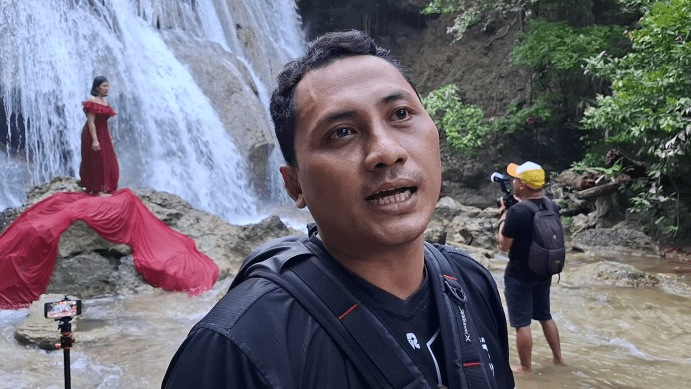 Air Terjun Oenesu dalam Perspektif Fotografi
