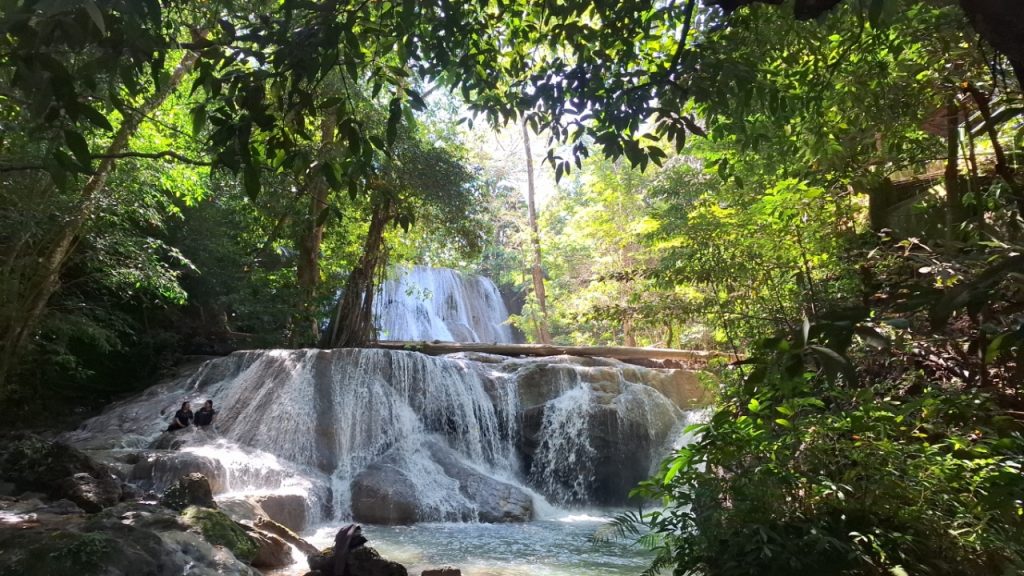 Air Terjun Oenesu sendiri punya karakter yang kuat